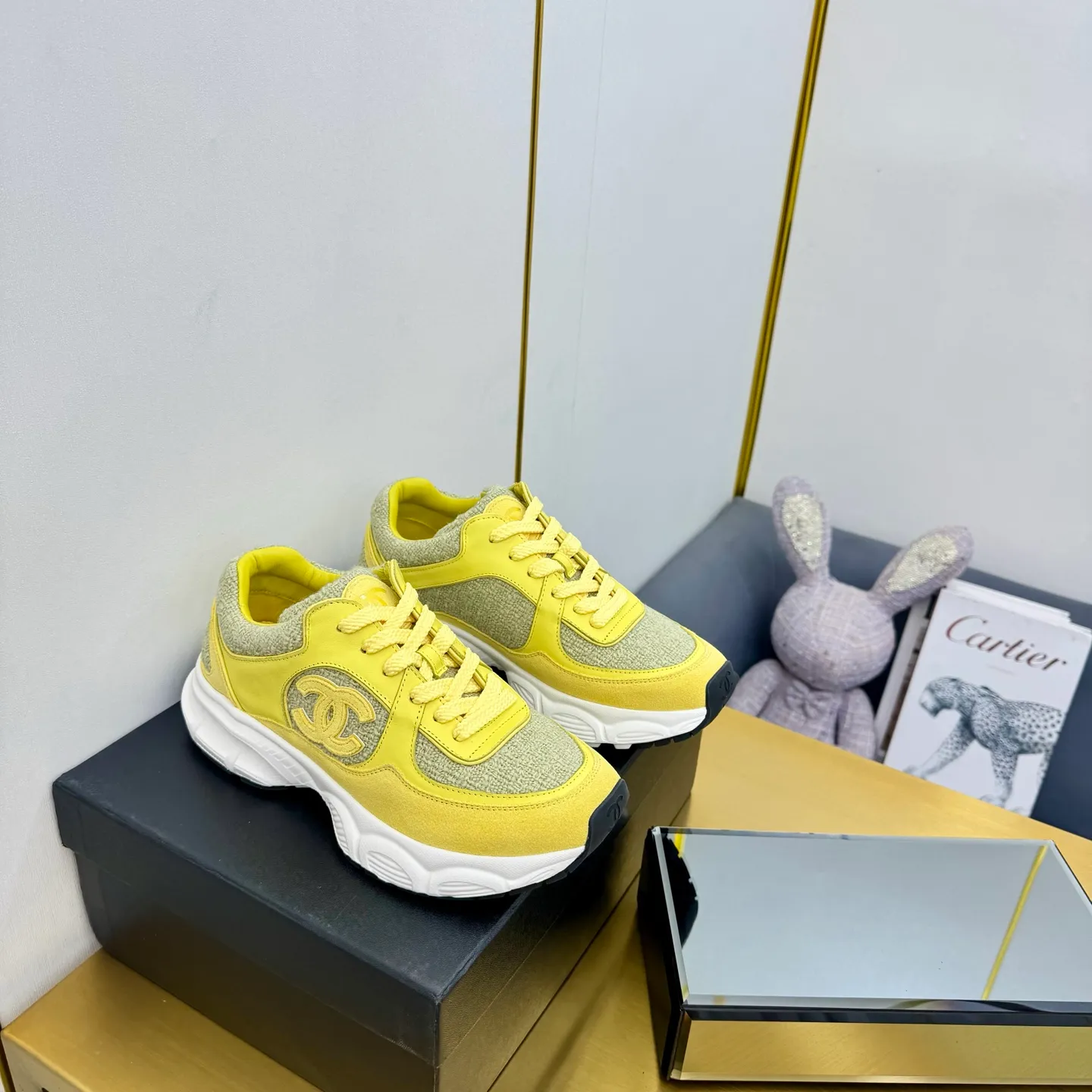 p700🐮🐮Upgraded version, upgraded version, upgraded version! No rebuttal accepted! ! ! ! Chanel Chanel dad shoes, couples' model for men and women - 2025 top casual sneakers in the counter. This classic design; the upper is electro-embroidered with various techniques; ❷The inner lining is made of: original Yangli + net ❸The outsole is based on: the original TPU combination outsole. The full set of boutique packaging for women 35–41
